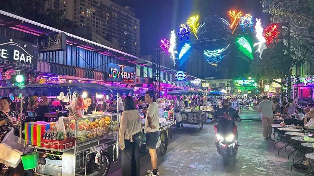Bua Khao Night Market