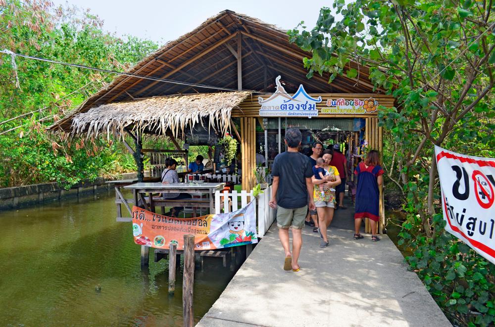 Bang Nam Phueng Floating Market 