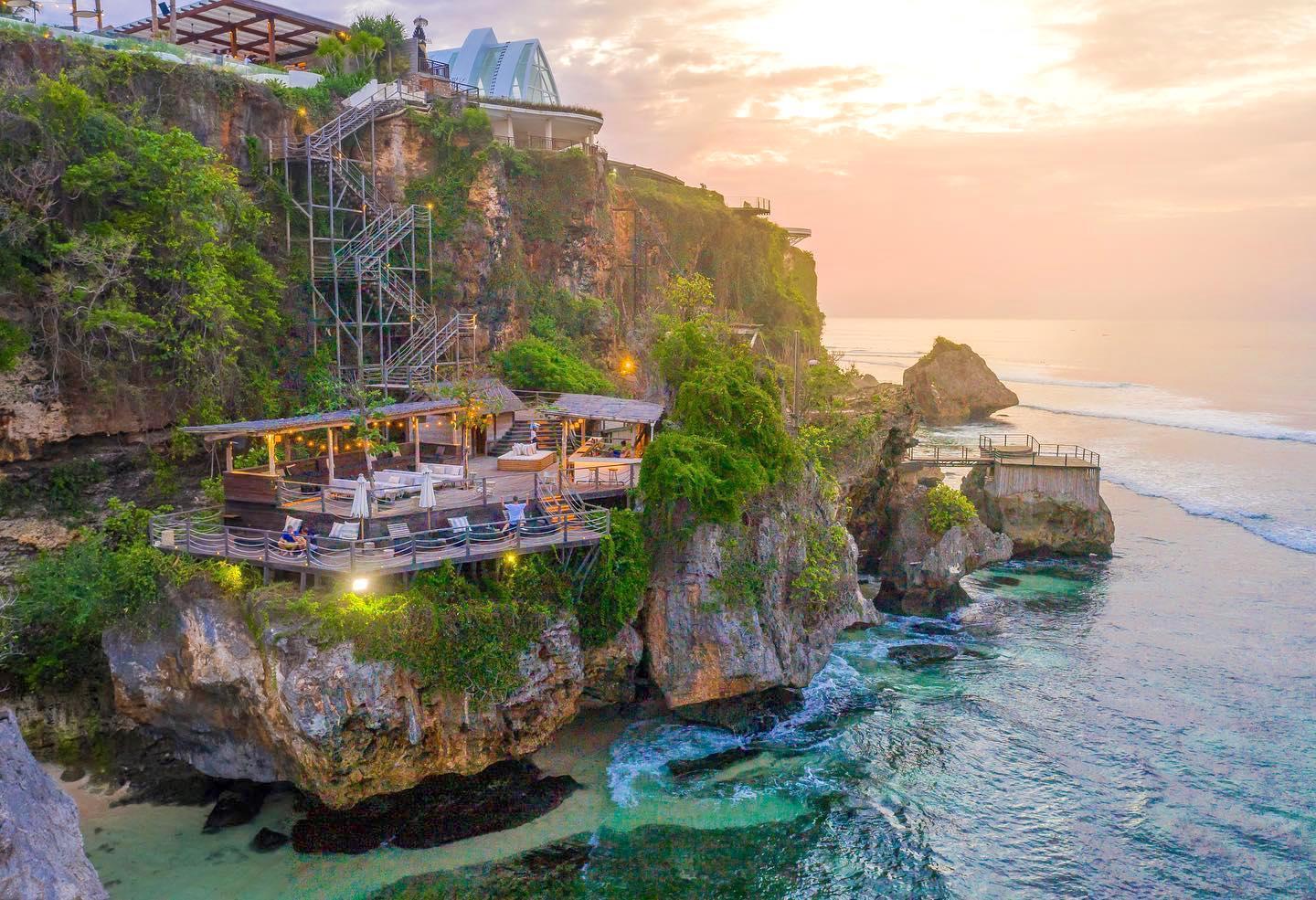 Ulu Cliffhouse